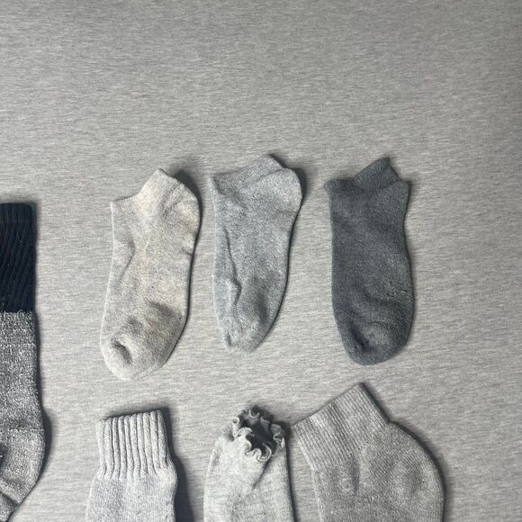 Hanes Women’s Athletic Performance Mismatched 7 Ankle & Crew Socks - Picture 5 of 7